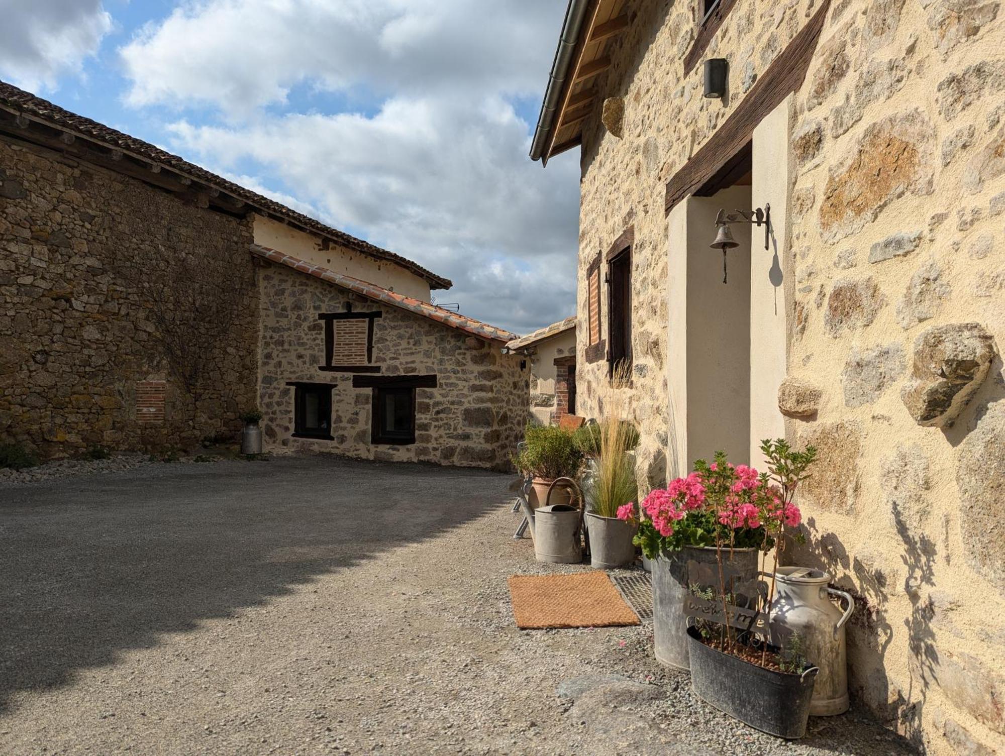 Gite A L'Ombre Des Magnolias Lesterps Exterior photo